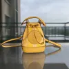 Sconto del 50% nei negozi 2023 Borsa alla moda Nuova mini borsa a secchiello Dempy Grande etichetta rotonda Borsa da donna con coulisse Una spalla Borsa a tracolla portatile