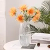 Flores decorativas, 1 Uds., tela Artificial de tacto Real, garra de cangrejo, crisantemo, decoración para el hogar y la sala de estar, flor falsa, mano para boda