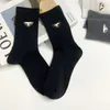 Männer Frauen Designer-Buchstaben Sportsocken Mode lange Socken mit Aufdruck 2020 Neuankömmling Bunte hochwertige Damen- und Herrenstrümpfe Freizeitsocken