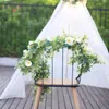 웨딩 테이블 주자 출입구 장식 실내 야외 배경 벽 장식을위한 흰색 장미 인공 꽃 덩굴과 장식용 꽃 유칼립투스 화환