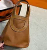 حقيبة مصممة العلامة التجارية 10A حقيبة يد ناعمة من الجلد المصغرة خنازير الأنف الخضار سلسلة Crossbody Bag Crossbody Intheloop Numbe2600