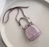 Sconto del 50% nei negozi 2023 Borsa alla moda Nuova mini borsa a secchiello Dempy Grande etichetta rotonda Borsa da donna con coulisse Una spalla Borsa a tracolla portatile