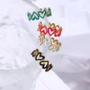 Cluster ringen kleurrijk uitgeholde hart open voor vrouw