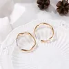 Boucles d'oreilles créoles Mobius torsadées en forme de C pour femmes, grandes boucles d'oreilles géométriques dorées/blanches élégantes, clou de perçage, accessoire cadeau