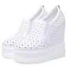 Kl￤dskor svarta vita kvinnor ￤kta l￤derkilar h￶ga h￤l pumpar kvinnliga andningsbara modesneakers sommarplattform ankelst￶vlar