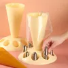 2022 Carrot Cake Piping Bags Rack Pastry Bags Holder voor eenvoudige vullende spuitmondstuk Decoreren Tips Stand bakaccessoires