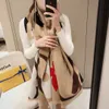 High Designer Brand Cotton Scarf High-End Soft Thick Scarves Classic Printed Women's Shawl Size 180x70cm utan l￥da 2 f￤rger N90A