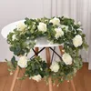 装飾的な花ユーカリのガーランドと白いバラの人工花柄のための人工花柄のブドウのランナー出入り