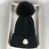 デザイナー冬ニットビーニーウール帽子女性分厚いニット厚く暖かいフェイクファーポンポン帽子女性ボンネットキャップ 10 色