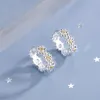 Stud￶rh￤ngen lyxig verklig 925 Sterling Silver Fashion Glaze Daisy Flower Charm Hoop For Women Wedding Fine Jewelry DA2498