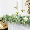 Guirlanda de flores decorativas de eucalipto com rosa branca artificial floral videiras para decoração de portas de mesa de casamento decoração interna ao ar livre pano de fundo decoração da parede