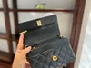 22A Klasik deri Lüks tasarımcı kadın çantaları kanal omuz çantaları zincir Flap Debriyaj Crossbody çanta Metal mandallı çanta altın woc havyar Siyah cüzdan