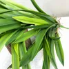Dekorativa blommor konstgjorda cymbidium bladsimulering orkidé gräs skrivbord gröna växter falska plastblad fönster heminredning accessori