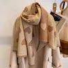 Lenços de chapéu conjunto de luvas de lenço 2022 outono e inverno Novo cashmere feminino espessado de longa amor verificador de colarinho quente xale versátil