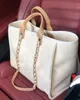 Kvinnor Luxury Handv￤skor Casual Totes Designer Beach Bag Fashion Sticking Purse Axel stor kapacitet Plain med kedjeduk canvas shopp239u