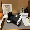 Designer Treakers Men Buty Casual Buty Triple White Black Orange Velvet Mens Sneaker Rainbow Shoelace 1118