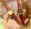 人気の豪華な女性ドレスビーg小さな時計本革ストラップレレジオフェミニノレディクォーツシンプルエレガントな腕時計のお気に入りのクリスマスギフト