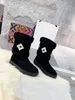 Designer Senaste kvinnan Snow Boots Martin Platform Thin Slim Fit Boots Breattable Light Furry Shoes Leather Fashion Guine Winter Original med Box Storlek 35-43