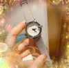 人気の豪華な女性ドレスビーg小さな時計本革ストラップレレジオフェミニノレディクォーツシンプルエレガントな腕時計のお気に入りのクリスマスギフト