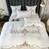 Set di biancheria da letto Bianco Europeo Elegante Cotone Levigatura Ricamo Set Copripiumino Biancheria da letto Lenzuolo Federe Biancheria da letto 4 PZ