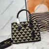 Bolsa de luxo de pequenas bolsas de luxo Bolsa feminina Bola de couro Triângulo Padrão Mulheres Totas Classic Crossbody Tote Top Quality Série Symbole Galleria