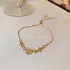 Braccialetti di collegamento Placcatura in oro reale Braccialetto di fiori di cristallo di lusso Opale lucido con diamanti Petalo di zirconi Gioielli femminili squisiti di moda