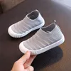 Scarpe da ginnastica per bambini Ragazze Mesh Casual Primavera e autunno Sneakers per bambini Banner Calzature sportive Moda per ragazzo