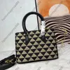 Bolsa de luxo de pequenas bolsas de luxo Bolsa feminina Bola de couro Triângulo Padrão Mulheres Totas Classic Crossbody Tote Top Quality Série Symbole Galleria