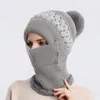 Cykelmössor Autumn Winter Hat Scarf Integrated Women's Warm Sticke Plush Pullover All-Match Windproof Ear Protection Wool