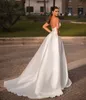 Sidsplit bröllopsklänningar stropplös halsringning brudklänningar svep tränar en linje anpassad satin berta vestido de novia