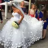 Incroyable 3D papillon Appliques tribunal train princesse tulle robes de mariée chérie dubaï en plein air robe de bal robe de mariée