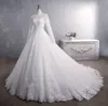 Abiti da sposa Dubai A Line con applicazioni in pizzo arabo con maniche lunghe Collo alto Abiti da sposa musulmani in rilievo Sweep Train Bottoni Indietro Abiti moderni da sposa