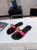 Designer Slipper herr- och kvinnors sandaler med rätt dammväska Summer Wide Flat Shoes Storlek 35-45