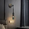 Настенная лампа постмодерна простые легкие роскошные медные бутылка для спальни дизайнер для гостиной телевизионной