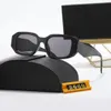 Modeontwerper zonnebril voor dames Klassieke brillen Goggle Outdoor strandzonnebril voor man Vrouw 7 kleuren Optioneel Driehoekige handtekening met doos