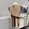 Dames t shirts 2023 zomer miyake geplooide t-shirt voor vrouwen strepen patchwork ronde nek mouwloze losse stretch tank vrouwelijke top