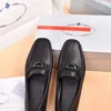 2022 New Mody Men Men Black Leather Gentleman Sapatos de condução