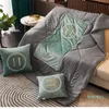 Fashion Letter Coperte Cuscino di lusso Designer Decora Bolster Luxurys Designers Cuscino Coperta Cuscino Decorazioni per la casa Spese Quattro stagioni