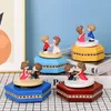 Dekorativa figurer Creative Cartoon Par Music Box Spin Wind Up Eight Tone Desktop Decoration Small Ornaments for Girl Friend's