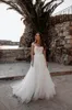 Bohème dentelle une ligne robes de mariée plage romantique grande taille appliques à plusieurs niveaux tulle balayage train plis boho robes de mariée sur mesure