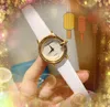 Kvinnor Small Bee G Shape Dial Watch Quartz Battery Japan Movement ￤kta l￤derb￤lte keramiska ultratunna lady All brottskedjan armband armbandsur