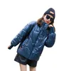 Jaqueta de Parkas feminina 2022 O casaco de couro claro de inverno curto sobretudo 2108f