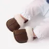 Pasgeboren eerste wandelaars 2023 herfst winter babymeisjes jongens indoor non-slip zacht bodem dier patroon babyschoenen thuis slippers