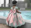 Różowe sukienki dla dziewcząt na wesela klejnot szyi iluzja rękawy koronkowe aplikacje kryształowe koraliki długość podłogi urodziny Dziewczyna dziewczyna suknie konkursowe z kokardą