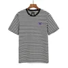 Camisetas masculinas 2022 Camisa de agulhas homens mulheres de alta qualidade bolso de bolso roxo borboleta bordada awge tee listras tampas de manga curta