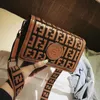 Çantalar Kadın Eyer Çanta Tasarımcısı Lüks Omuz Çantaları Moda Omuz Çantası Nakış Kanvas Malzeme Klasik Retro fendyities Messenger fendace çanta