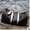 2018 NIEUWE FASHIER MEN Women Travel Bag Duffle Bag Merk Designer Bagage Handtassen Grote capaciteit Sporttas 62cm214W