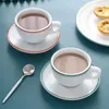 Kaffee-Tee-Set, einfache Tasse, dicker, altmodischer Cappuccino mit Tablett-Café