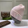 Lyxig elastisk motorhuv Winter Designer Beanie Knit Caps Casquette C Skull Hat Mens Womens Designers Beanies ullmössa monterade hattar un270t