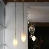 Lampade a sospensione Lampadario moderno e minimalista in vetro Lampada da sala da pranzo in ferro battuto di lusso leggero Soffiato a mano Aspetto elegante per la vita